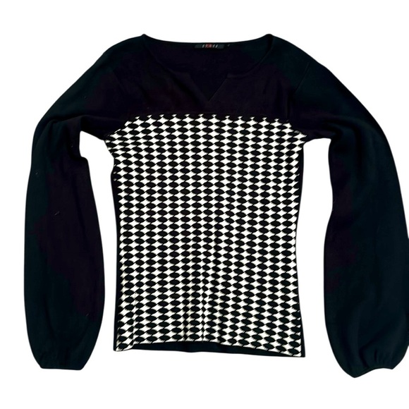 Cyrus Black and White Women's Sweater - Picture 1 of 5